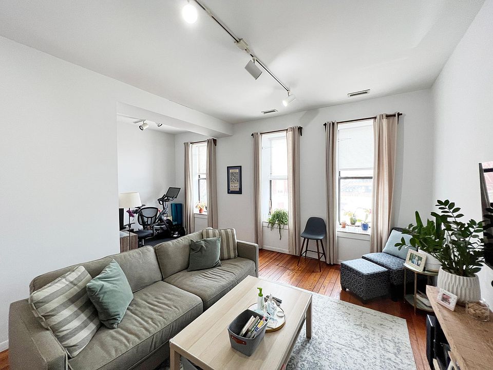 1st image of 1141 N Wolcott Ave #2