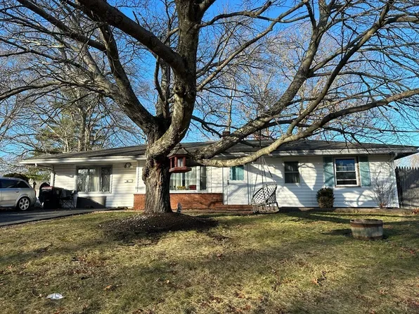 62 Royal Rd, Brockton, MA 02302