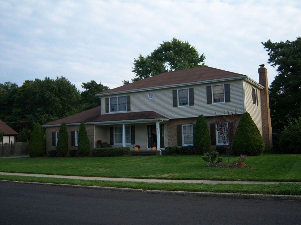 438 Winding Way