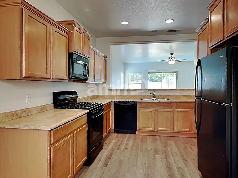 18641 W Mission Ln — Photo 3