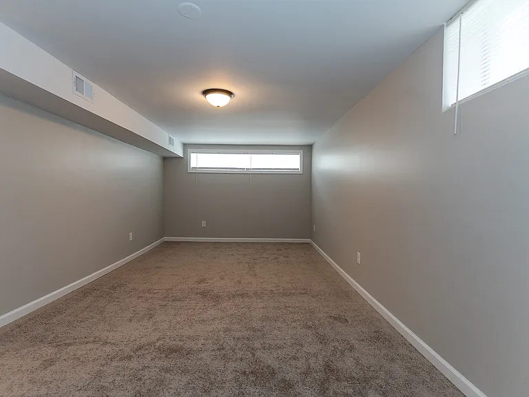 811 Eathan Ave — Photo 33