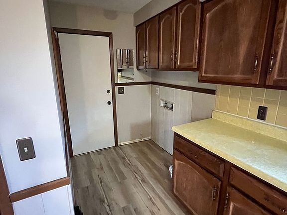 2nd image of 1362 E Lakewood St
