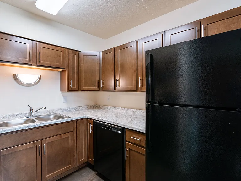 Moorhead, MN South Park Apartments | Kitchen