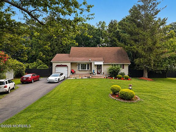 2nd image of 33 Heather Drive