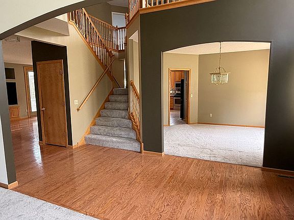 5th image of 7819 Drake Rd