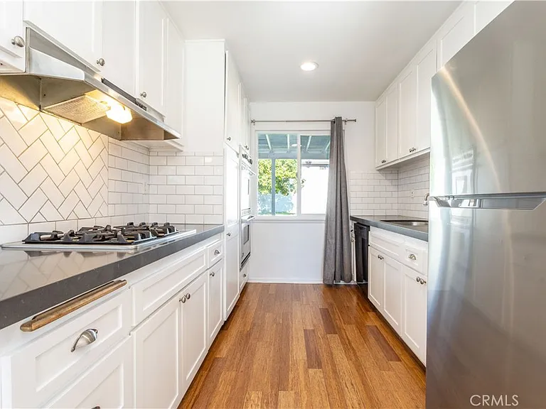 19233 Napa St — Photo 10