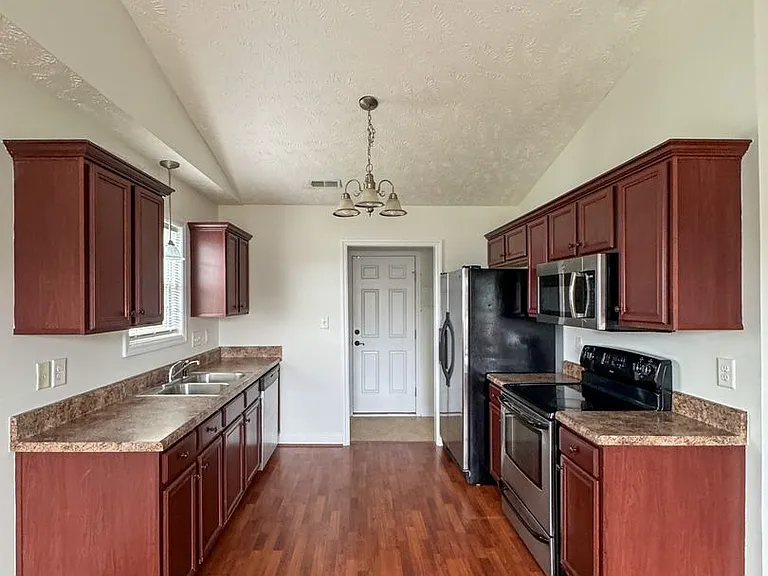 169 Wolfpoint Dr — Photo 5