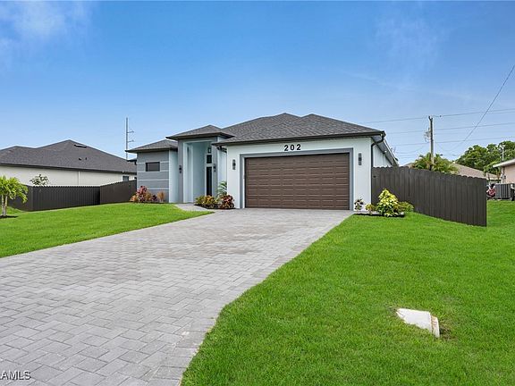 4th image of 202 NW 8th Ter