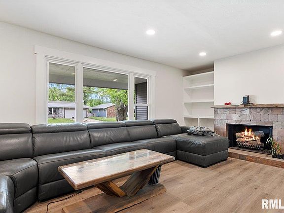 5th image of 604 Evergreen Dr