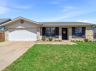 2313 Hollybush Ln, Bedford, TX