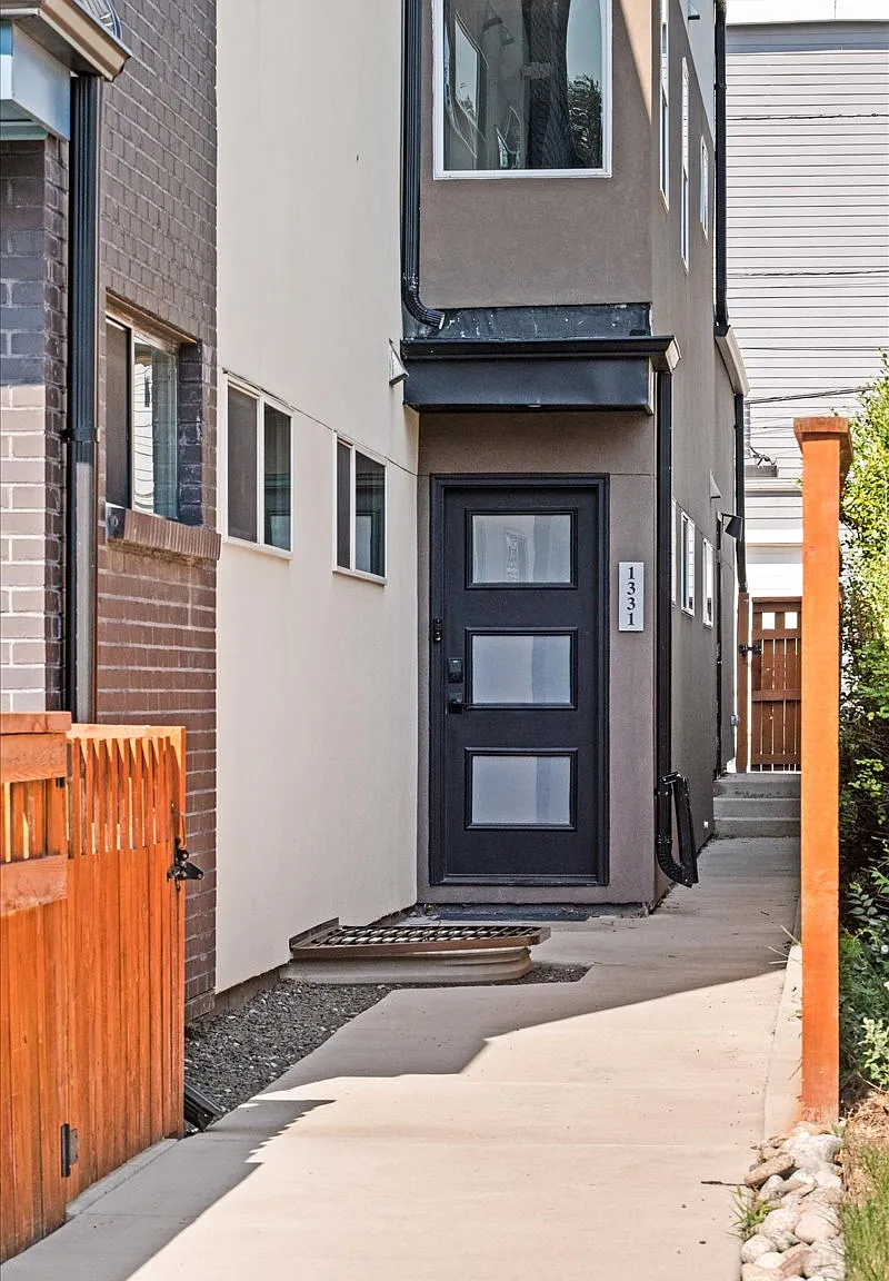 3 bed, 1946 sqft, $3,250 — Photo 3