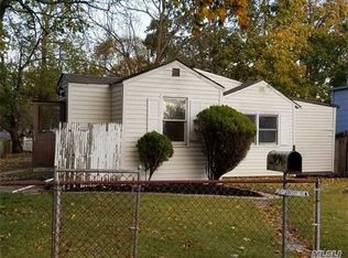 85 Peckham Ave, Islip, NY 11751