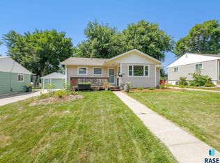 935 S Cloudas Ave, Sioux Falls, SD 57103