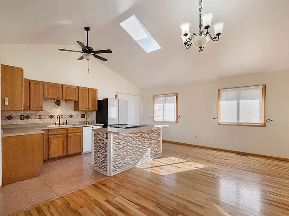 2nd image of 452 Palmetto Dr