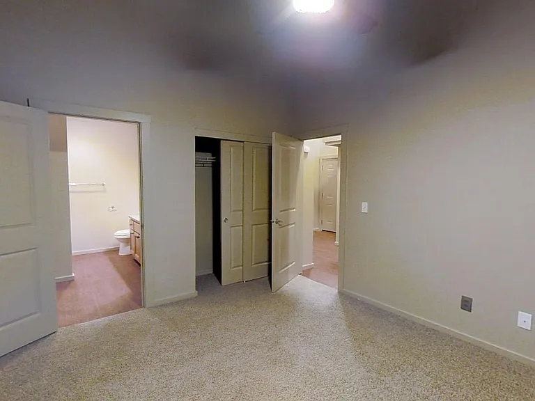 One Lake Place — Photo 8