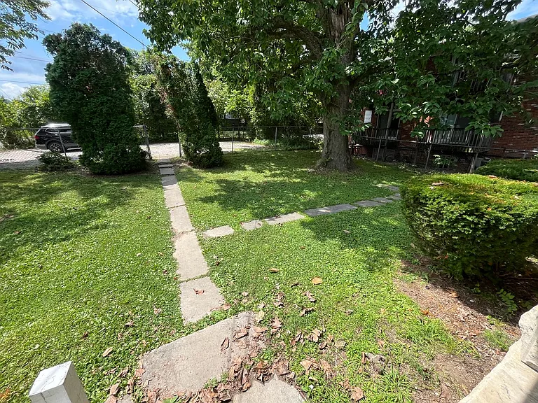 324 E 2nd St — Photo 28