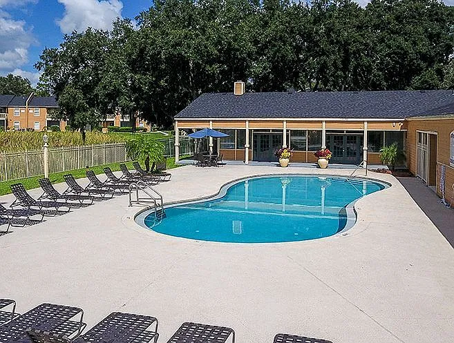 Windwood Oaks Apartments — Photo 15