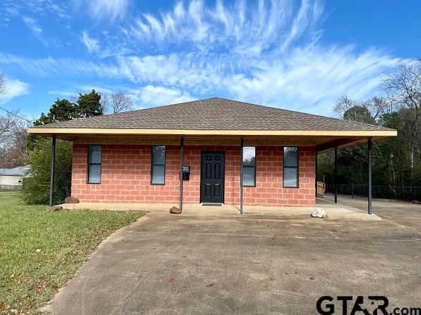 1112 Longview Dr, Henderson, TX 75652