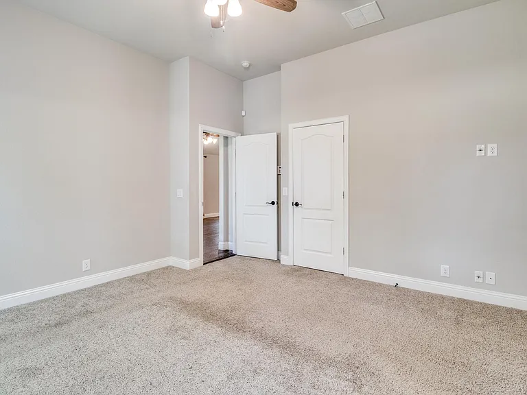 4619 Amesbury Ln — Photo 10
