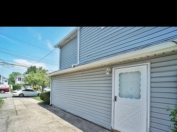 2nd image of 142 Augusta Ave Floor 1