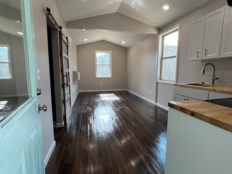 1546 Whitestone Rd N #2 — Photo 3