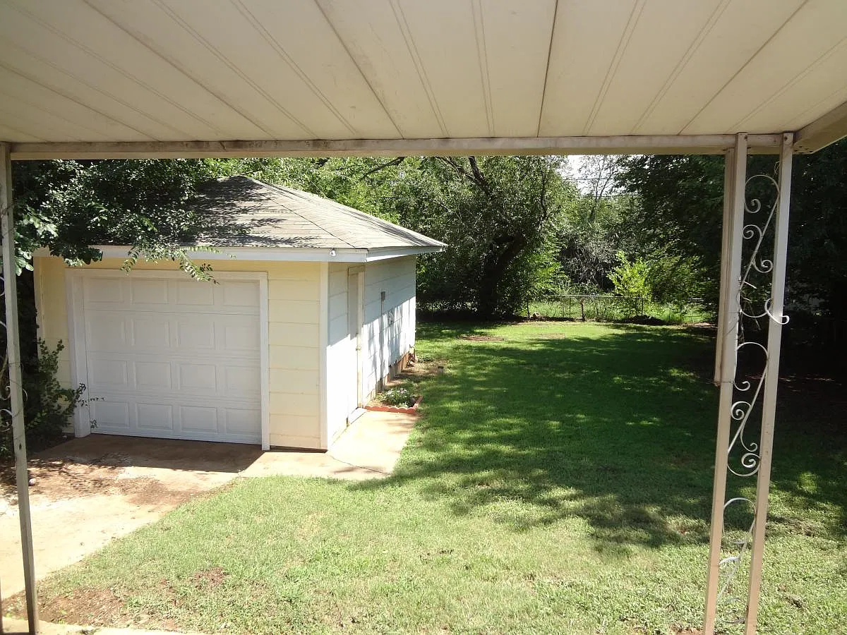 2 bed, 720 sqft, $800 — Photo 2