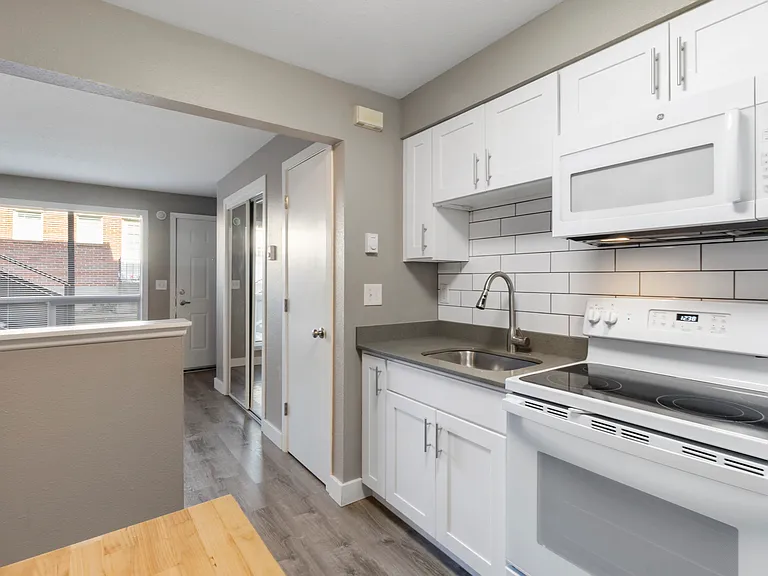 WhiteRock Apartments — Photo 17