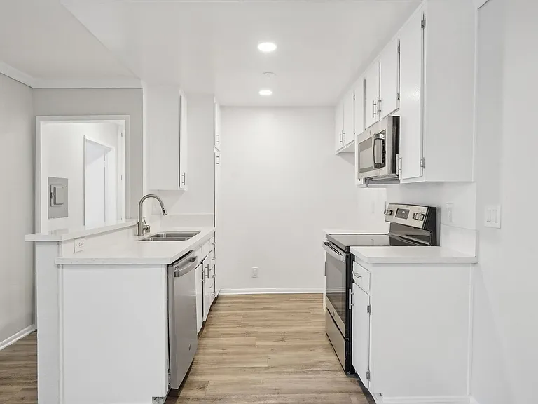 4444 Ensign Avenue — Photo 28