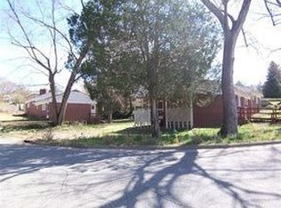 706 Ridgecrest Dr NE, Lenoir, NC 28645