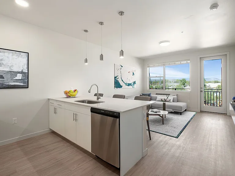 Axis West Flats — Photo 29