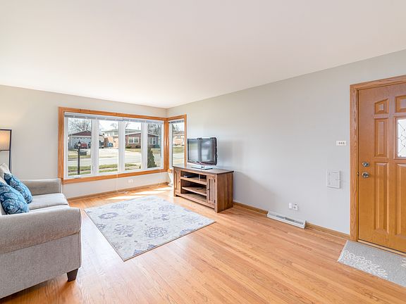 3rd image of 153 Kingston Pl