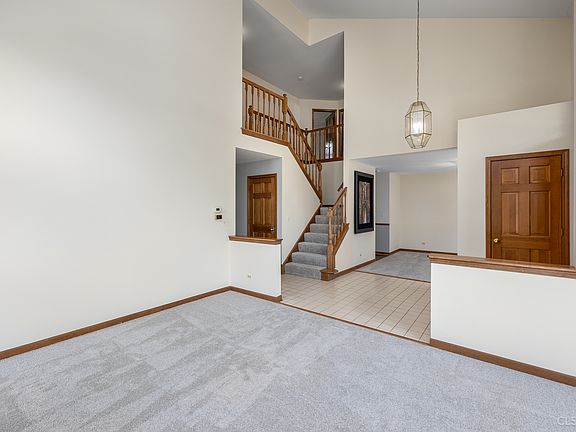 5th image of 1344 Saint Claire Pl