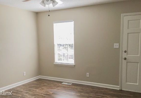 2nd image of 800 Hidden Glen Dr
