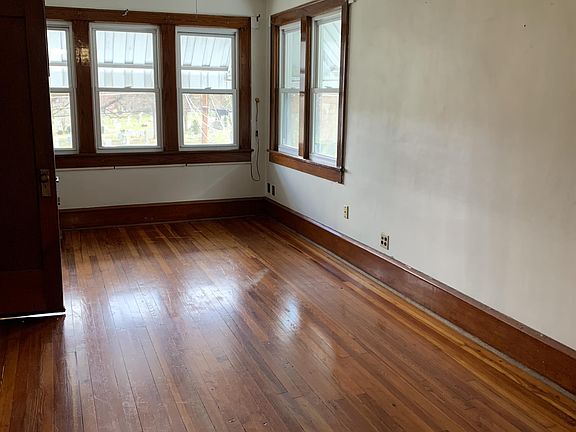 5th image of 9 Oaklawn Ave #2