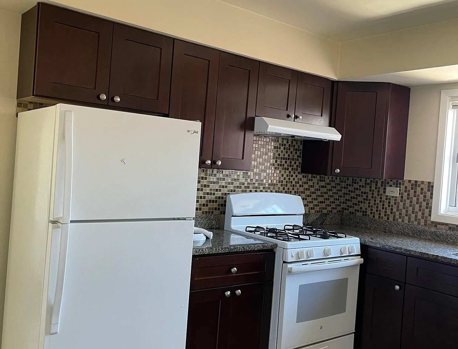 2 bed, 1000 sqft, $1,950 — Photo 1