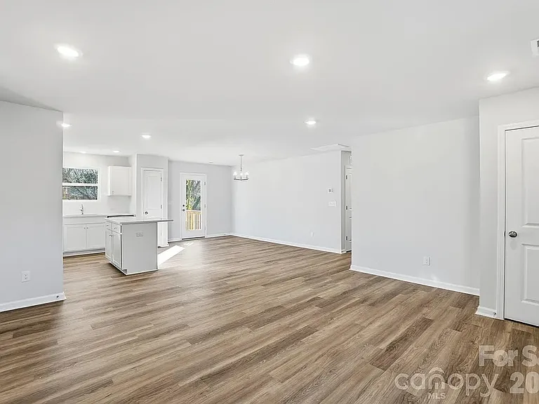 1009 Suncrest Ave — Photo 12