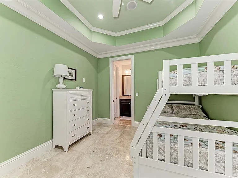 14 N Washington Dr — Photo 53