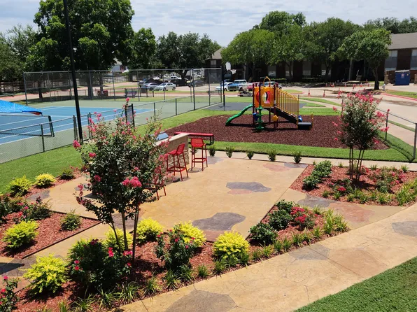Charter Oak Apartments