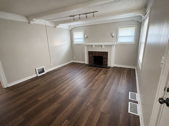 2nd image of 5832 Monrovia St