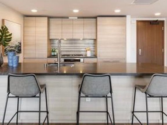 5th image of 708 Long Bridge St APT 618