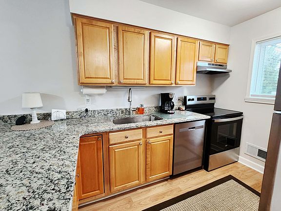 3rd image of 4557 Westbrook Dr #31