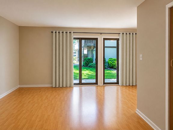 3rd image of 1327 Williamsburg Dr Unit B1