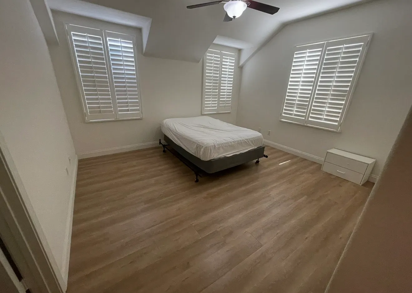 6 bed, 4689 sqft, $1,250 — Photo 1