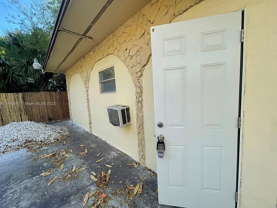 1st image of 633 NW 15th Ave #8