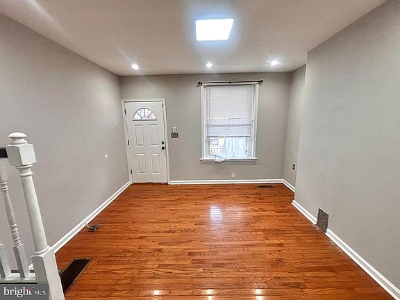 3rd image of 5012 Reno St