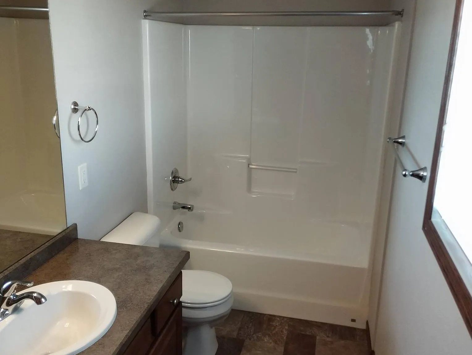 1511 Sharloh Loop - E — Photo 2