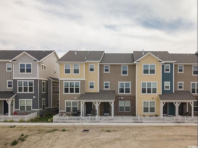 1st image of 1038 W Painted Horse Ln