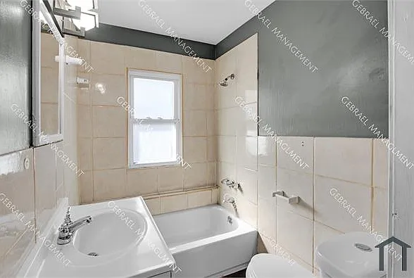 2309 Brown St — Photo 3