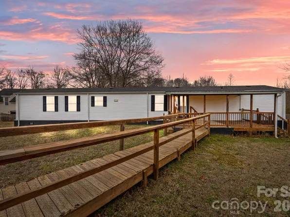 101 Twisted Oak Ln, Gastonia, NC 28052
