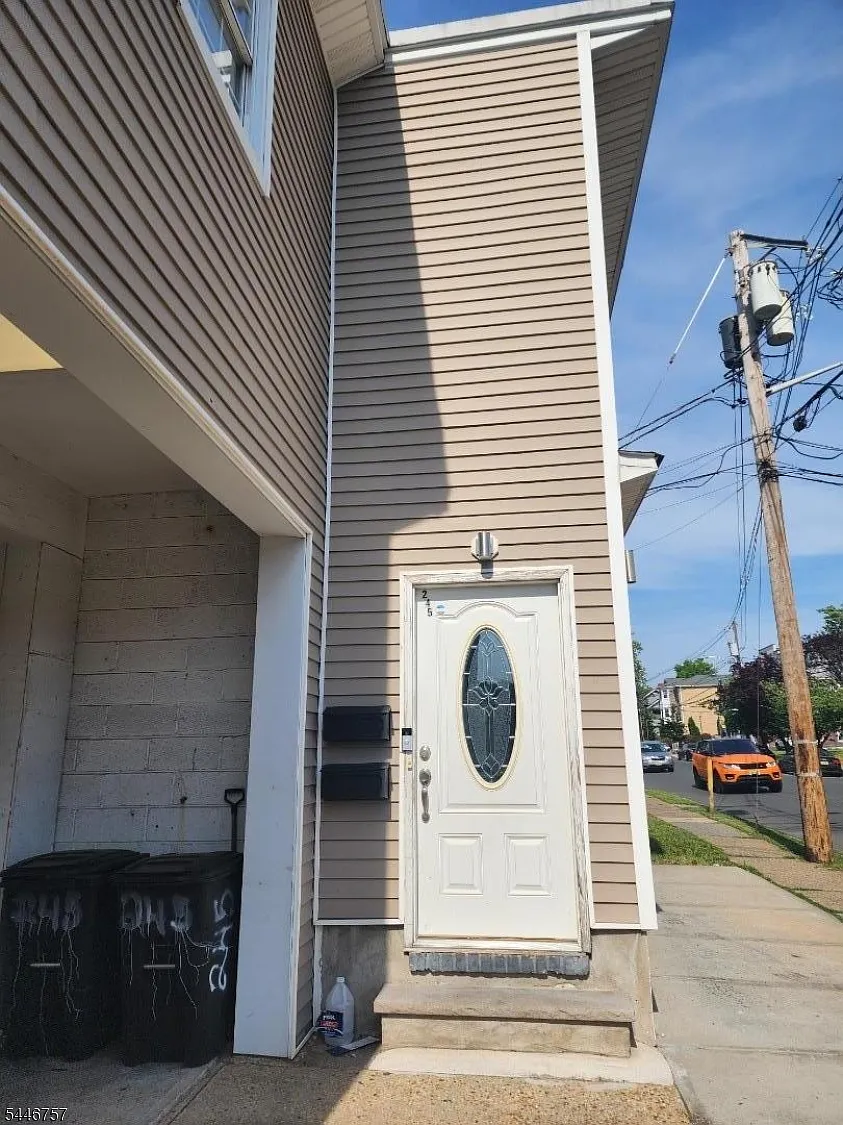 2 bed, 1.0 bath, $2,000 — Photo 1